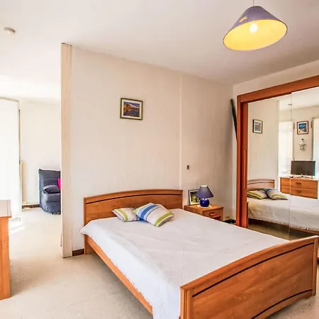 Les Iris-2 By Interhome * Le Lavandou